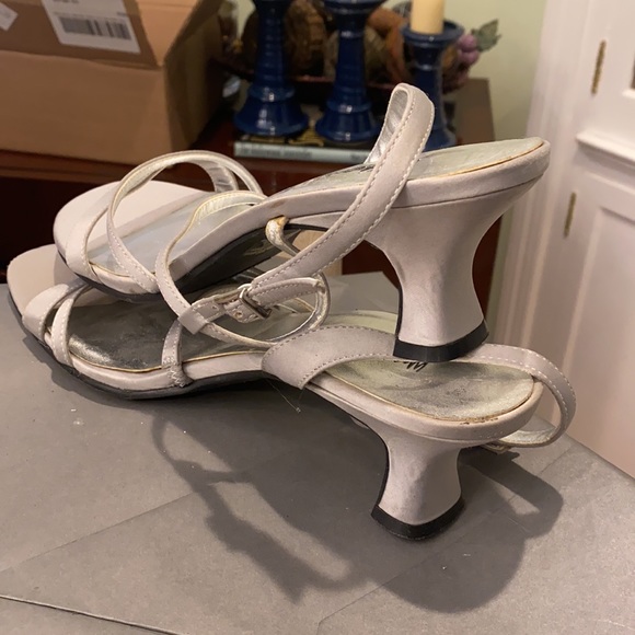 Satin sandals size 11 - Picture 2 of 4